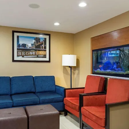 Comfort Inn Brooklyn-3